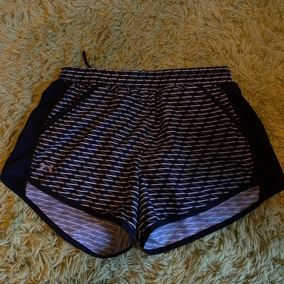 Black and while under armor shorts - Picture 1 of 1
